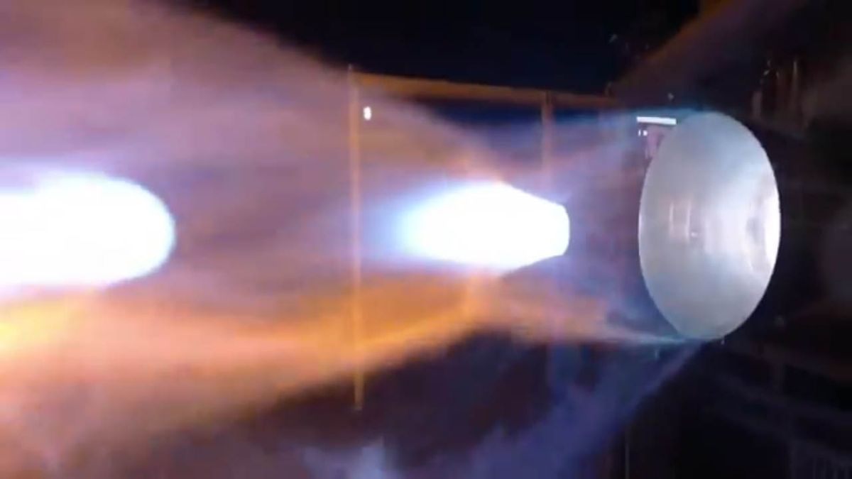 Se Blue Origin Fire Up Engine til kæmpe ny Glenn Rocket (video)